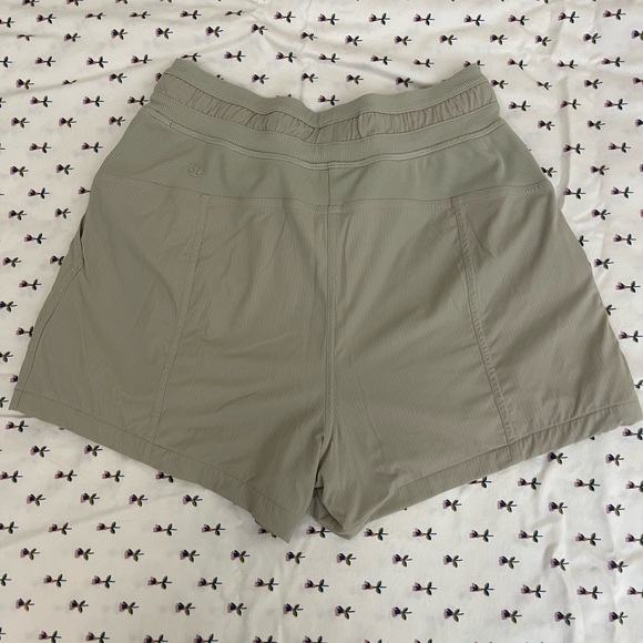 Lululemon Dance Studio High-Rise Shorts 3.5” - Picture 2 of 9